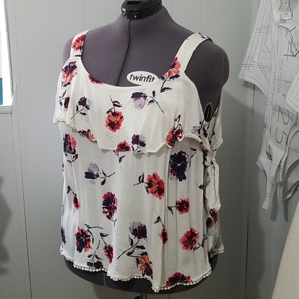 Cold shoulder summer top